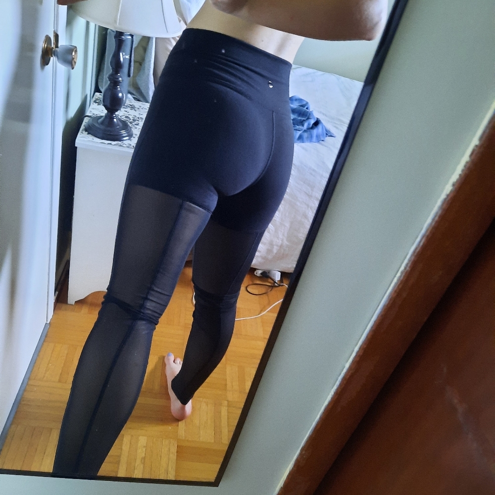 Lululemon mesh insert leggings sz 6